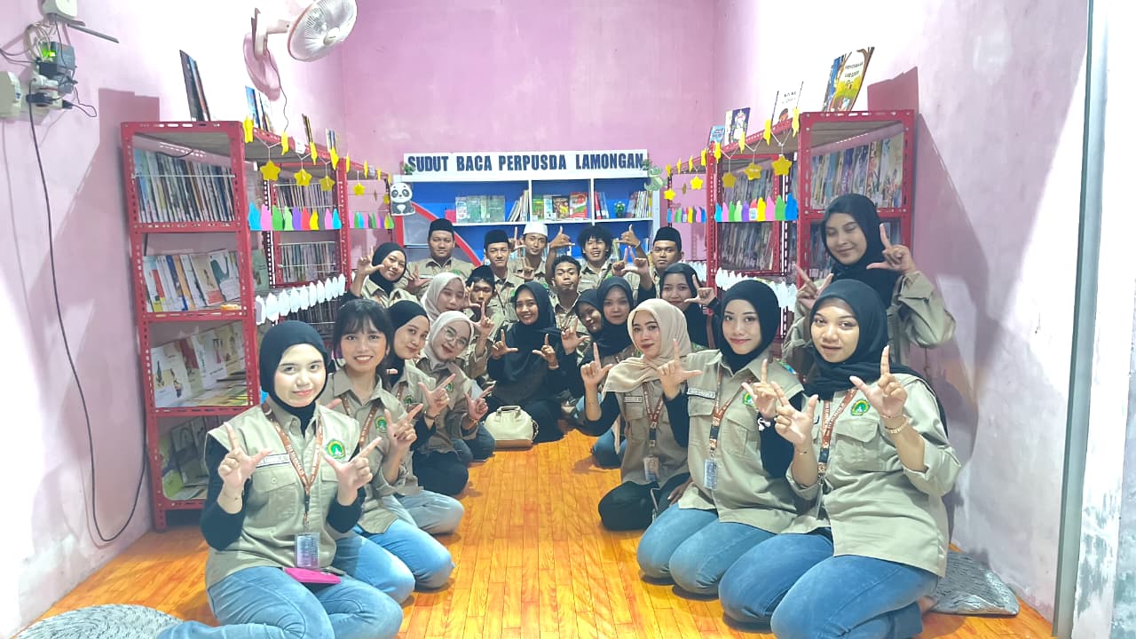 Revitalisasi Perpusdes Embun Literasi, KKN UNISLA Kelompok 10 Resmikan Ruang Belajar Baru untuk Warga Desa Geger