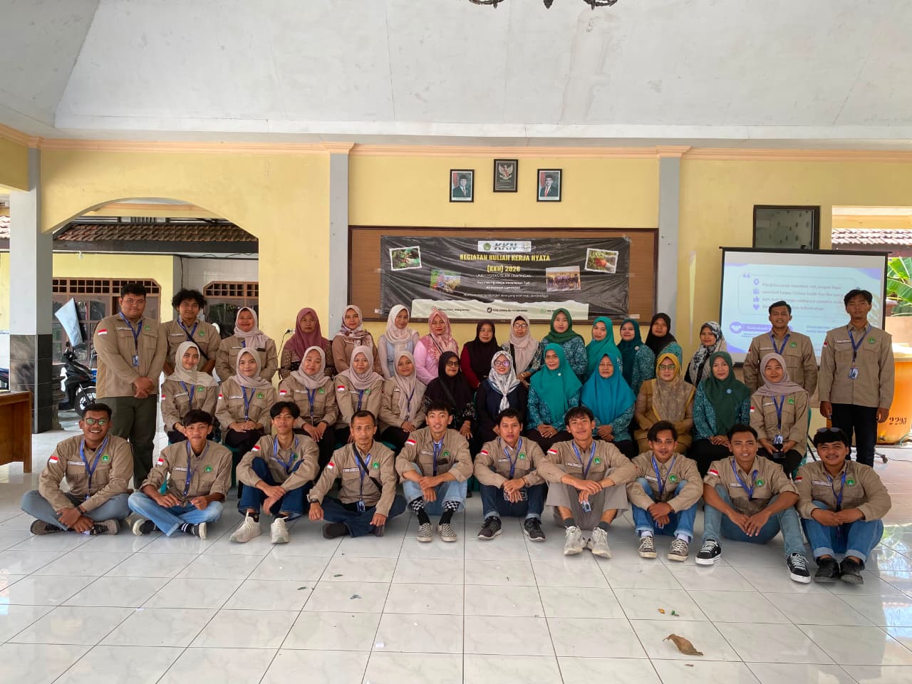 Mahasiswa KKN UNISLA Dorong UMKM Wangunrejo Naik Kelas Lewat Seminar Pemasaran dan Branding Produk